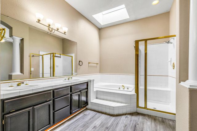 9063 Old Creek Dr, Elk Grove, CA 95758
