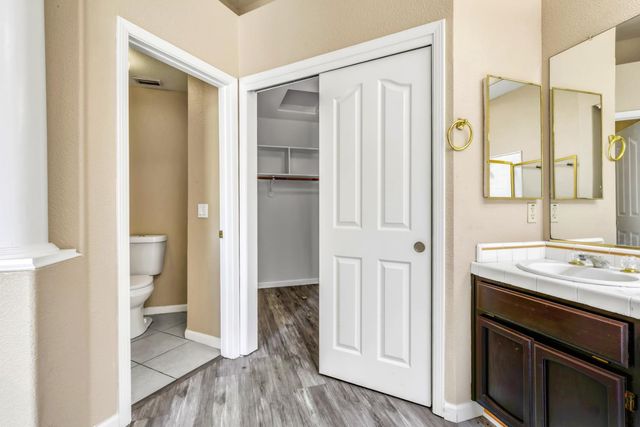 9063 Old Creek Dr, Elk Grove, CA 95758