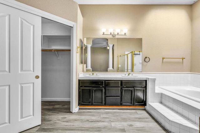 9063 Old Creek Dr, Elk Grove, CA 95758