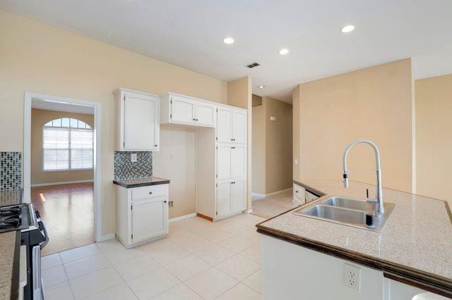 9063 Old Creek Dr, Elk Grove, CA 95758