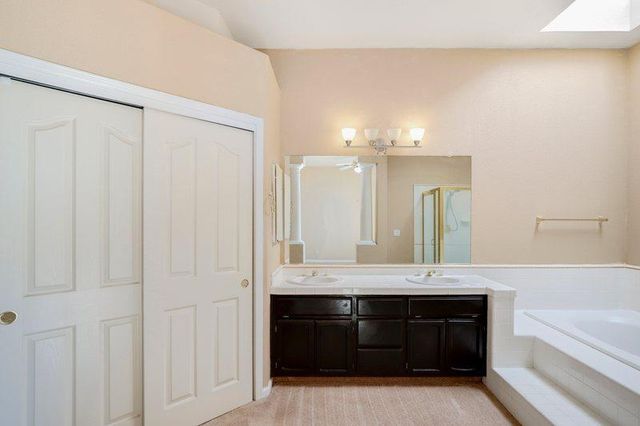 9063 Old Creek Dr, Elk Grove, CA 95758
