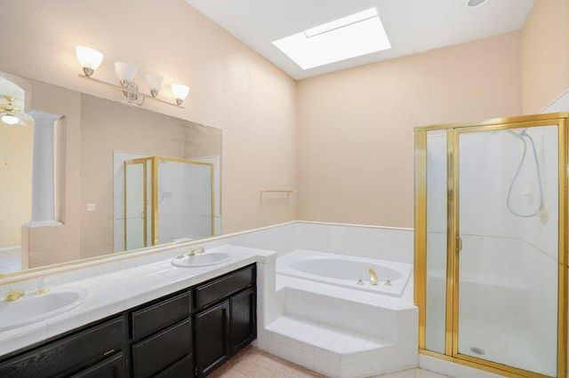 9063 Old Creek Dr, Elk Grove, CA 95758