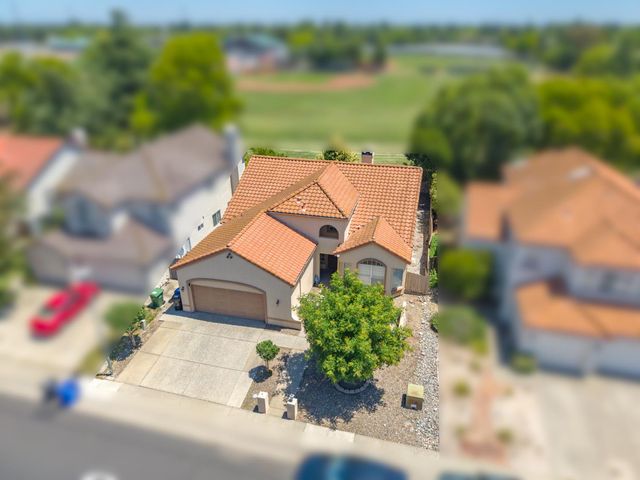 9063 Old Creek Dr, Elk Grove, CA 95758