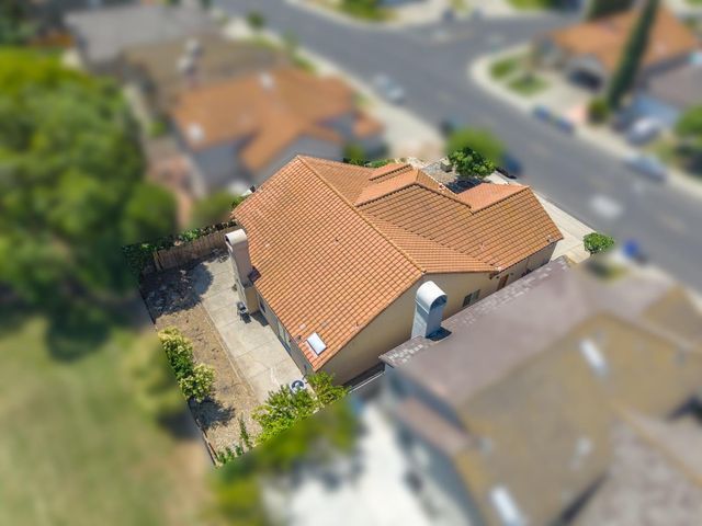 9063 Old Creek Dr, Elk Grove, CA 95758