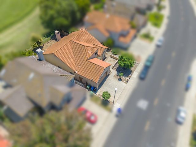 9063 Old Creek Dr, Elk Grove, CA 95758