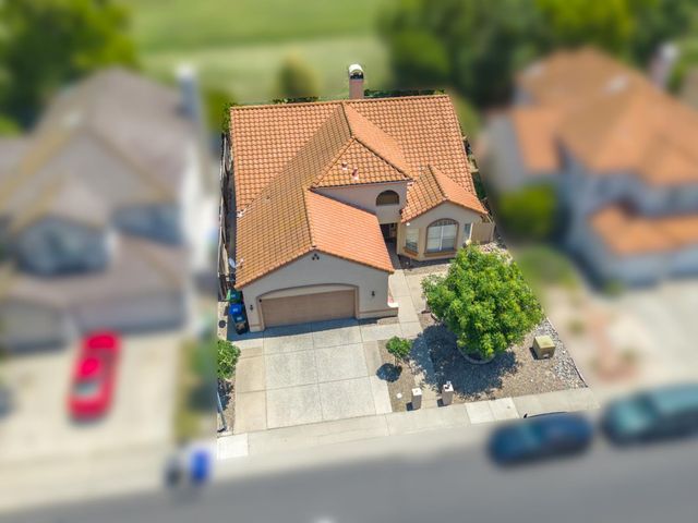 9063 Old Creek Dr, Elk Grove, CA 95758