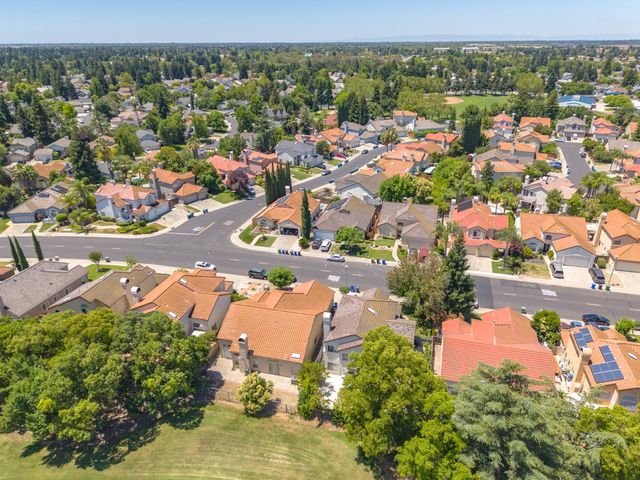 9063 Old Creek Dr, Elk Grove, CA 95758