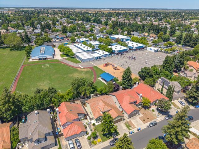 9063 Old Creek Dr, Elk Grove, CA 95758