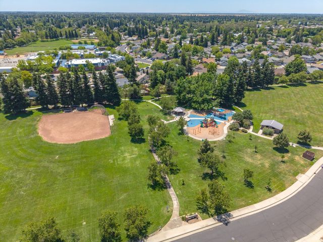 9063 Old Creek Dr, Elk Grove, CA 95758