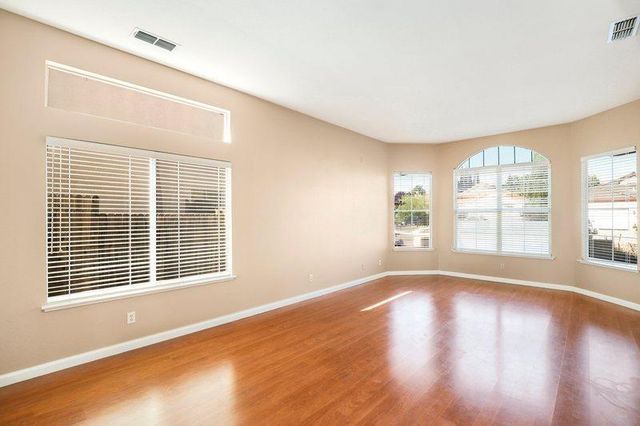 9063 Old Creek Dr, Elk Grove, CA 95758