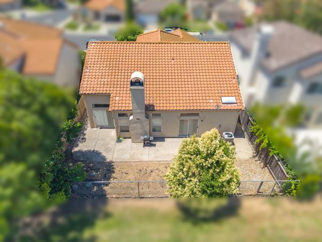 9063 Old Creek Dr, Elk Grove, CA 95758