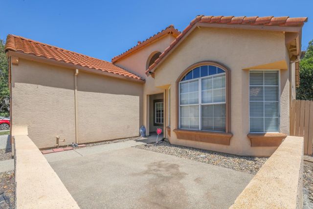 9063 Old Creek Dr, Elk Grove, CA 95758
