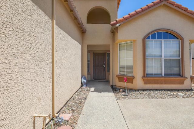 9063 Old Creek Dr, Elk Grove, CA 95758