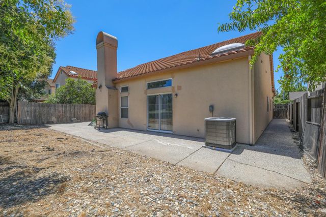 9063 Old Creek Dr, Elk Grove, CA 95758