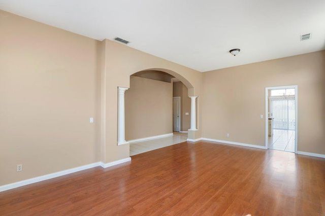 9063 Old Creek Dr, Elk Grove, CA 95758