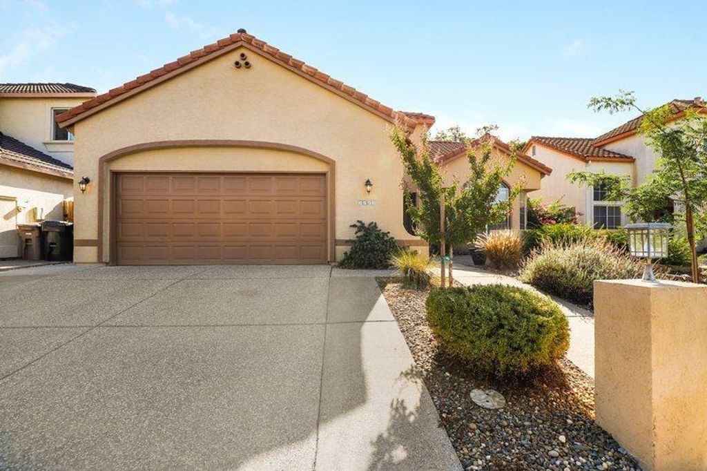 9063 Old Creek Dr, Elk Grove, CA 95758