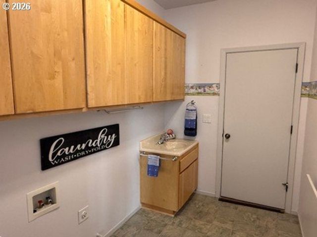 937 S St, Springfield, OR 97477