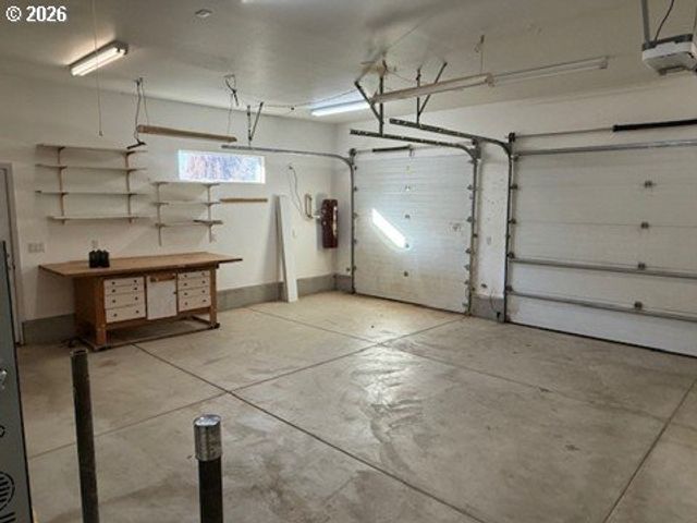 937 S St, Springfield, OR 97477