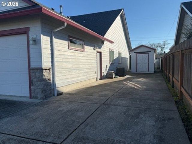 937 S St, Springfield, OR 97477