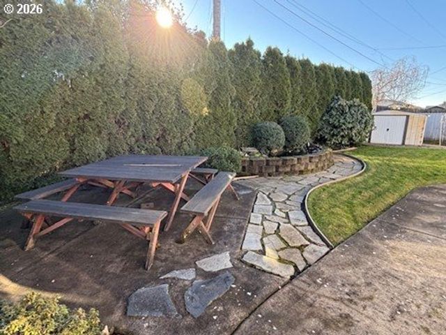 937 S St, Springfield, OR 97477