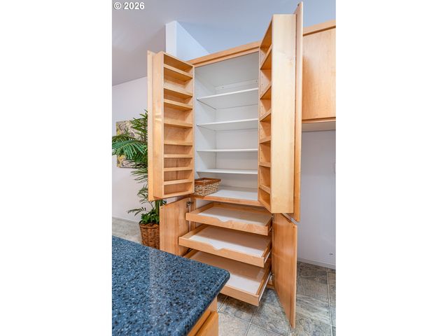 937 S St, Springfield, OR 97477