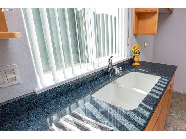 937 S St, Springfield, OR 97477