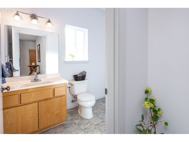 937 S St, Springfield, OR 97477