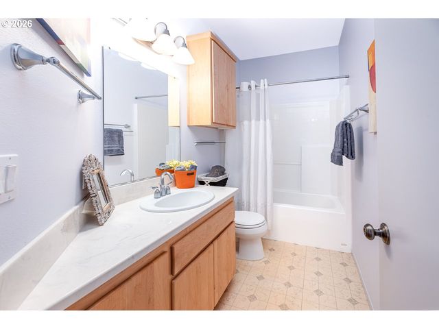 937 S St, Springfield, OR 97477