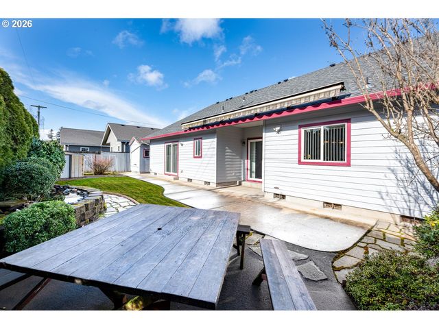 937 S St, Springfield, OR 97477