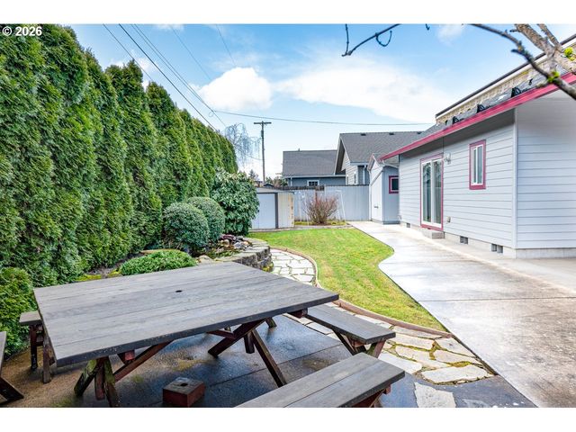 937 S St, Springfield, OR 97477