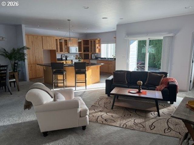 937 S St, Springfield, OR 97477