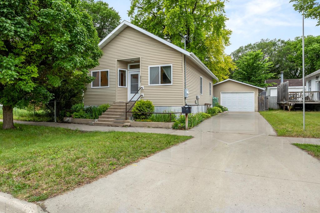 317 15th Street S, Fargo, ND 58103