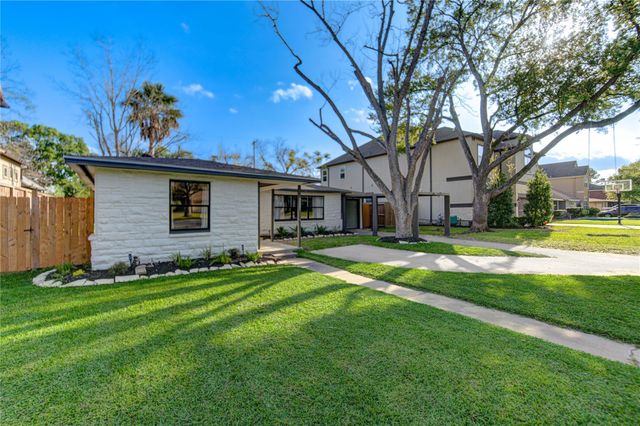 3221 Durhill Street, Houston, TX 77025