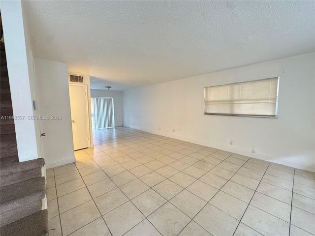 5329 NW 27th St D3, Lauderhill, FL 33313