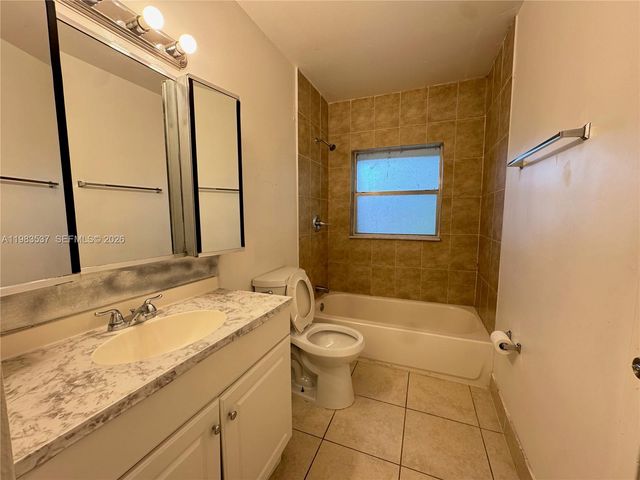 5329 NW 27th St D3, Lauderhill, FL 33313