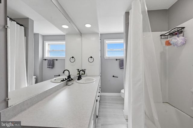 1416 SUMMIT, Marcus Hook, PA 19061