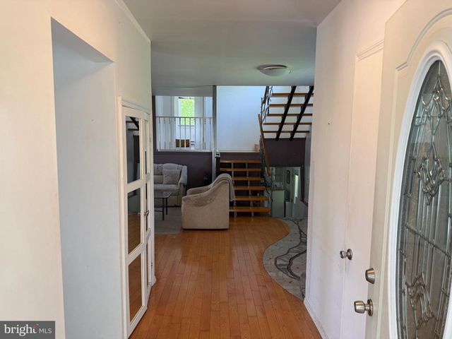 7639 LAKE SHORE DR, Pocono Lake, PA 18347