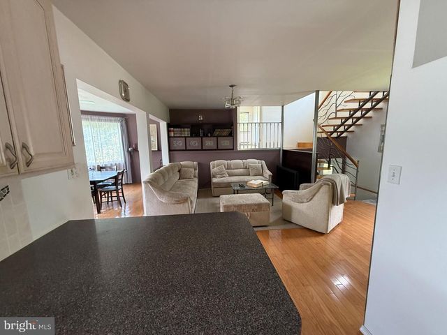 7639 LAKE SHORE DR, Pocono Lake, PA 18347