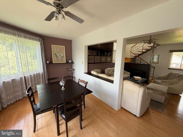 7639 LAKE SHORE DR, Pocono Lake, PA 18347
