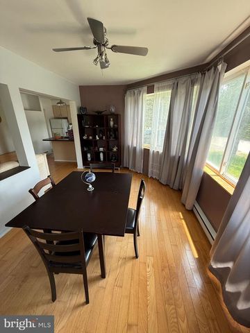 7639 LAKE SHORE DR, Pocono Lake, PA 18347