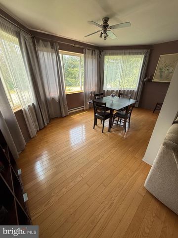 7639 LAKE SHORE DR, Pocono Lake, PA 18347