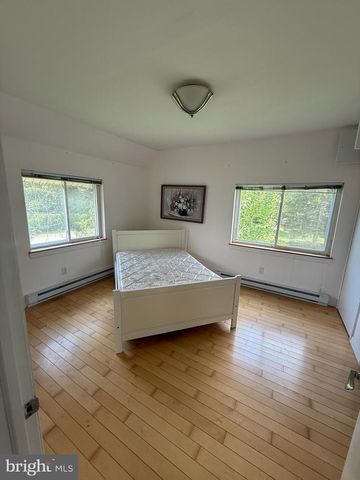 7639 LAKE SHORE DR, Pocono Lake, PA 18347
