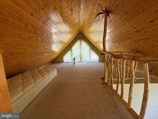 7639 LAKE SHORE DR, Pocono Lake, PA 18347