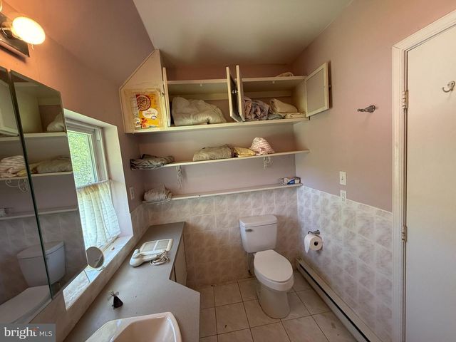 7639 LAKE SHORE DR, Pocono Lake, PA 18347