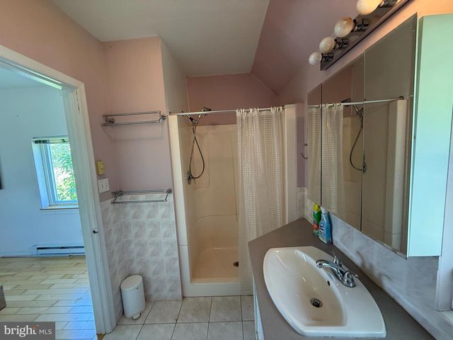 7639 LAKE SHORE DR, Pocono Lake, PA 18347