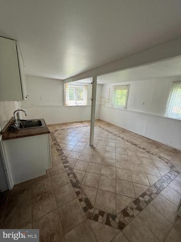 7639 LAKE SHORE DR, Pocono Lake, PA 18347