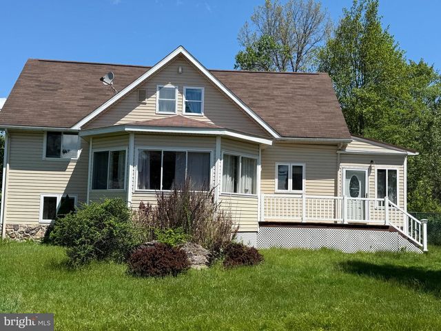 7639 LAKE SHORE DR, Pocono Lake, PA 18347