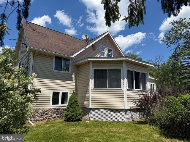 7639 LAKE SHORE DR, Pocono Lake, PA 18347