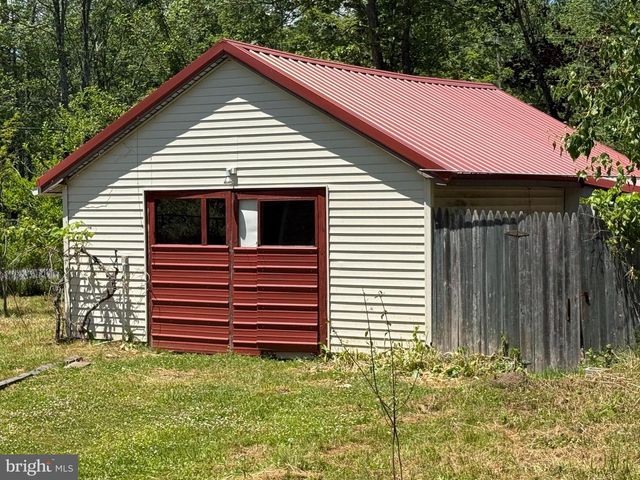 7639 LAKE SHORE DR, Pocono Lake, PA 18347