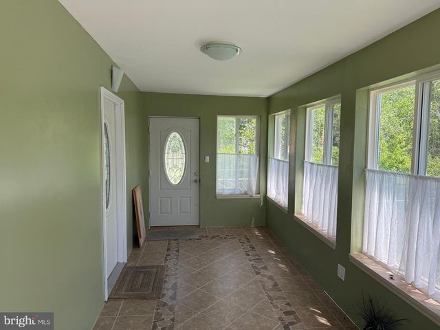 7639 LAKE SHORE DR, Pocono Lake, PA 18347